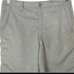 Under Armour Boys Size 18 Golf Shorts Gray crossed Clubs
HeatGear Loose Fit
